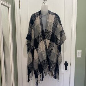 Woolrich Black snd Gray plaid Fringed blanket shawl